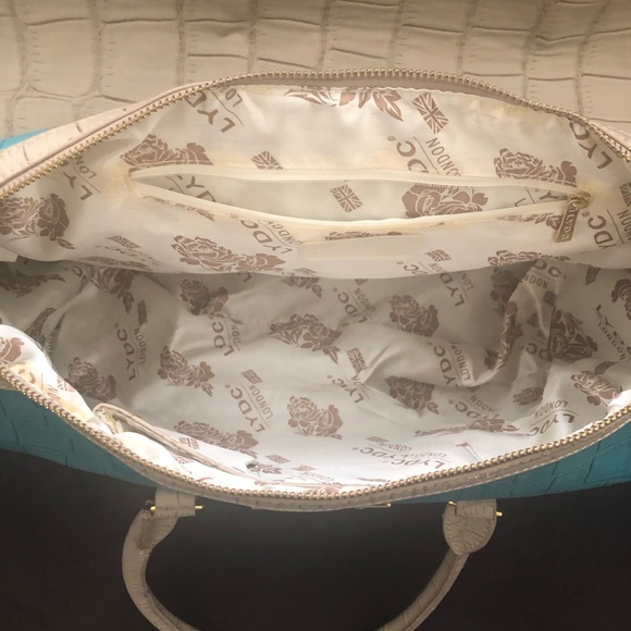 Handbags - Picture 3 of 6